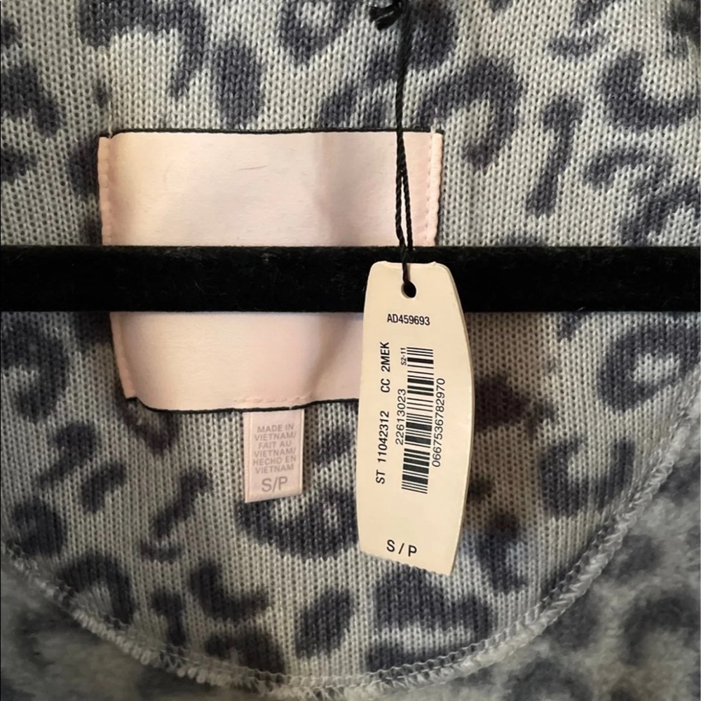 NWT Victorias Secret Grey Leopard Robe - Picture 8 of 9